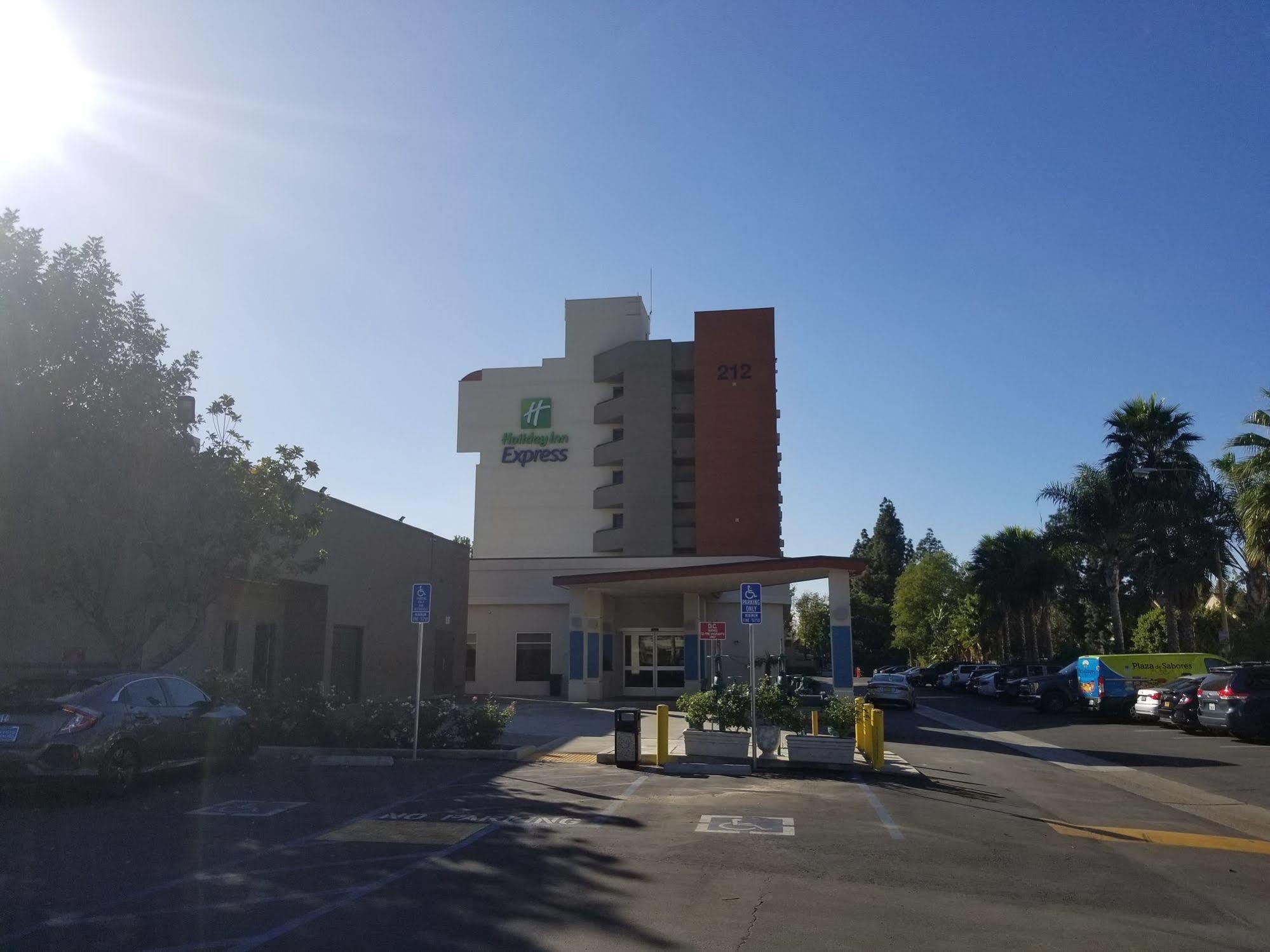 Holiday Inn Express Fullerton-Anaheim By Ihg Ngoại thất bức ảnh